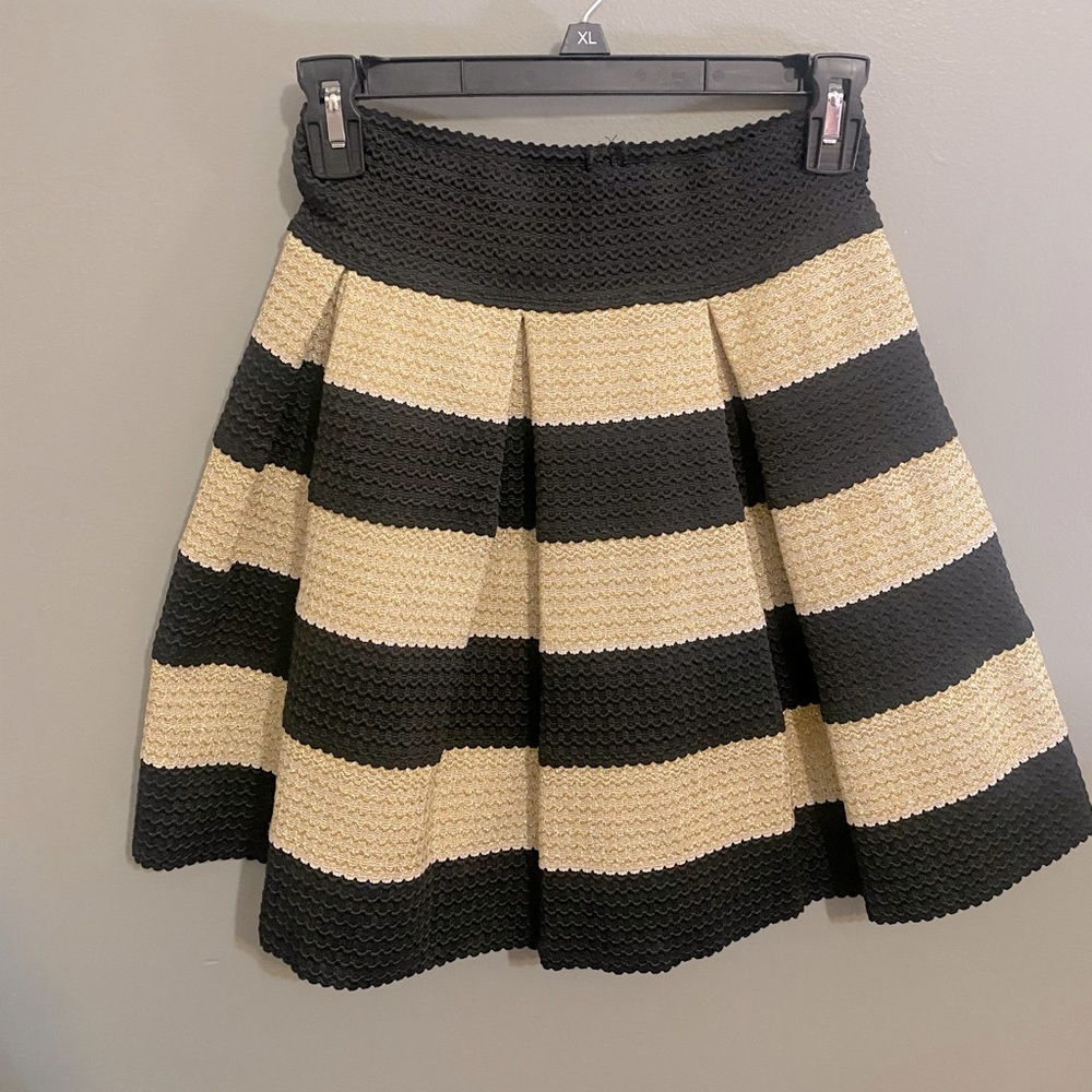 Fashion Skirt size Medium gold & black